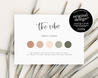 Könnte beinhalten: Eine weiße Karte mit dem Text "the vibe" und "EARTH TONES" in schwarzer Schrift.  Unter dem Text befindet sich eine Farbpalette aus fünf kleinen Kreisen in Braun-, Pfirsich- und Grüntönen. Der Text "WE KINDLY ASK OUR VIPS (THAT'S YOU!) TO DRESS IN OUR COLOR PALETTE FOR PHOTOS" ist in Schwarz unter der Farbpalette gedruckt. Ein schwarzer Kreis mit weißem Text lautet "original design* copying is theft be original and thrive" befindet sich in der oberen rechten Ecke der Karte.