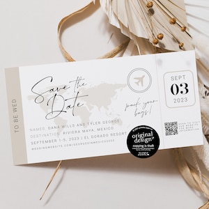 Peut inclure: Invitation de mariage "Save the Date" avec une carte du monde en arrière-plan, une icône d'avion et le texte "Préparez vos valises !" L'invitation est pour Dana Wills et Tyler George, qui se marieront du 1er au 5 septembre 2023 à l'El Dorado Resort à Riviera Maya, au Mexique. Le site web du mariage est GeorgesInMexico2023.