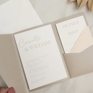 plantilla diy de invitación de boda de bolsillo minimalista, conjunto de invitación de boda de color topo imprimible con tarjetas de inserción, rsvp de boda beige personalizable