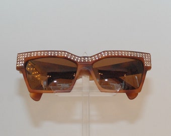 Alain MIKLI hand made sunglasses, shining diamond style, brown lenses color, tortoise shell look, made in Paris.