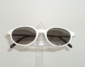 Óculos de sol Moschino, fabricados na Itália pela persol