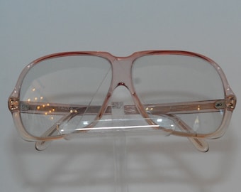 Buchmann Yalta fresh sunglasses, artistic oversize forms cristal pink color ; London fresh style, from the 80's