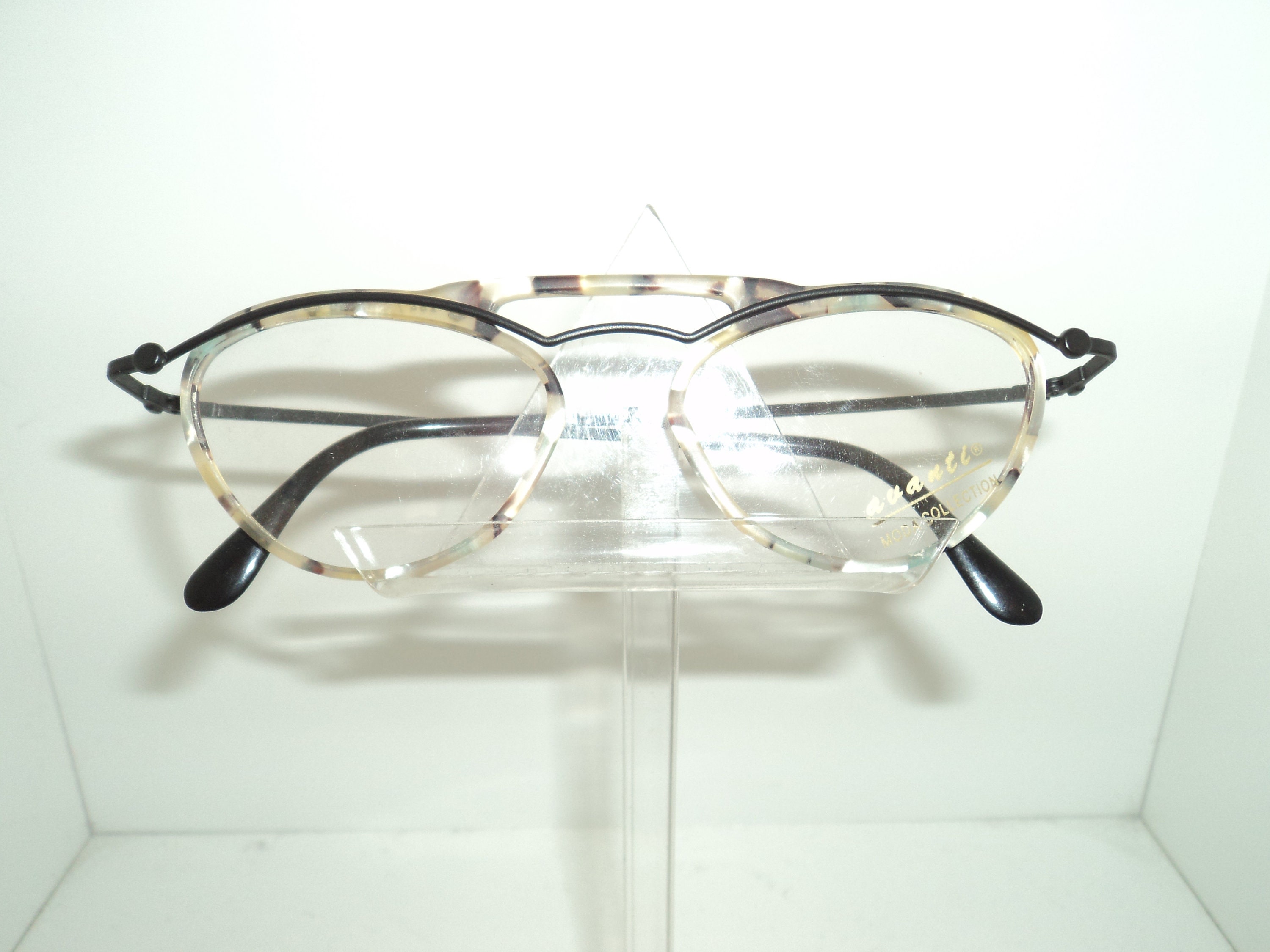 Avanti Eyewear - Etsy display picture 2