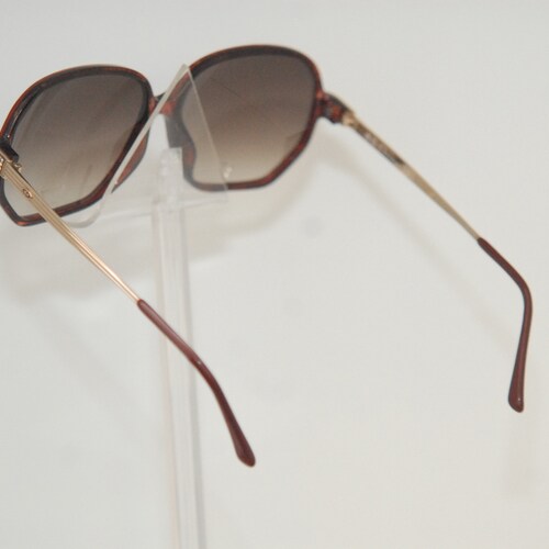 Christian Dior prestigeous sunglasses shops with strass