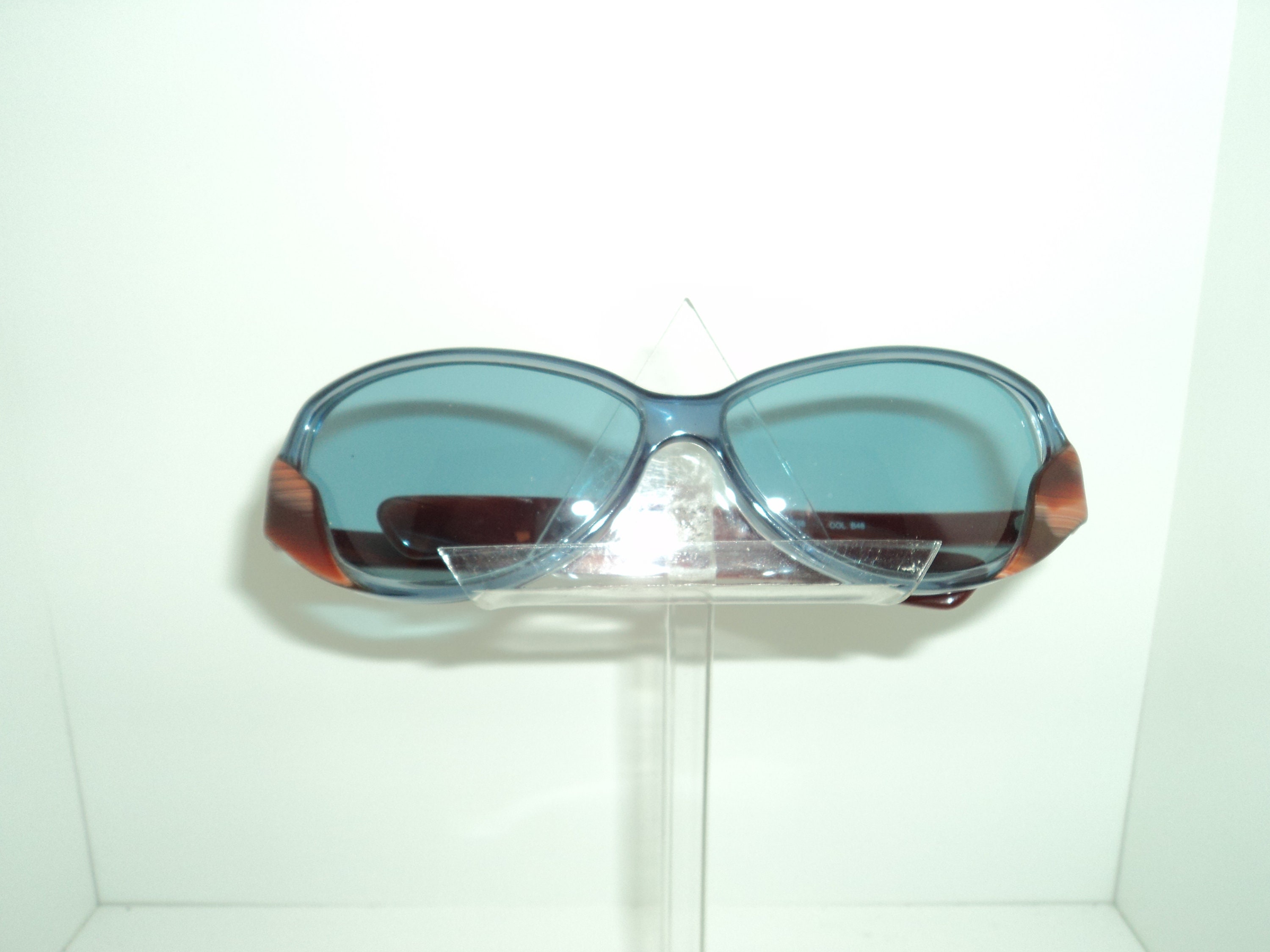 Etro Blue Gradient Sunglasses ETRO 0009/S Oval Sunglasses | Fashion Eyewear UK main image 3