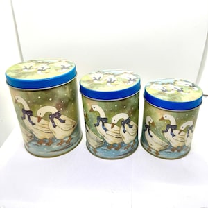 Juego de 3 botes de cocina apilables de metal Interpur vintage de los años 80 con diseño de ganso y cintas azules, sin usar.