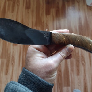 Cuchillo de cazador estilo Nessmuk. Acero al carbono y nogal con funda de cuero. imagen 1