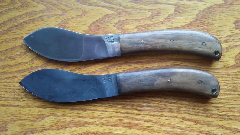 Cuchillo de cazador estilo Nessmuk. Acero al carbono y nogal con funda de cuero. imagen 3