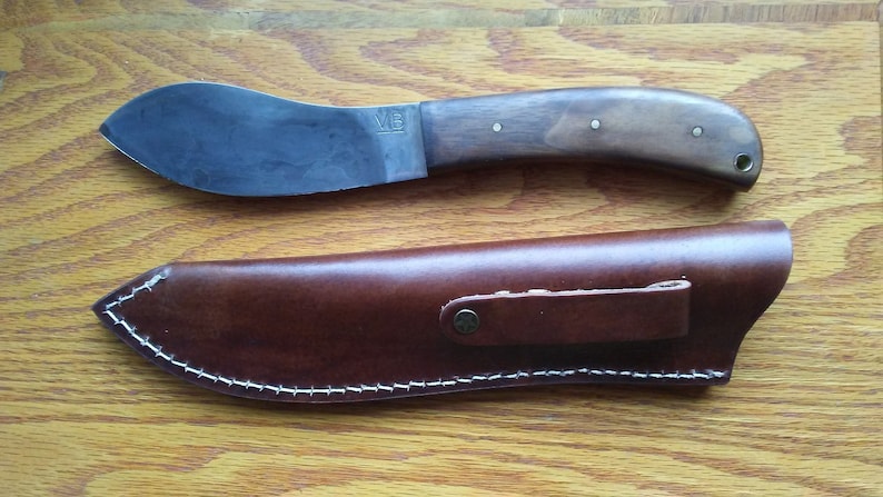 Cuchillo de cazador estilo Nessmuk. Acero al carbono y nogal con funda de cuero. imagen 2