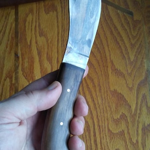 Cuchillo de cazador estilo Nessmuk. Acero al carbono y nogal con funda de cuero. imagen 4