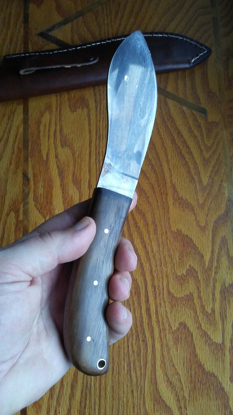 Cuchillo de cazador estilo Nessmuk. Acero al carbono y nogal con funda de cuero. imagen 4