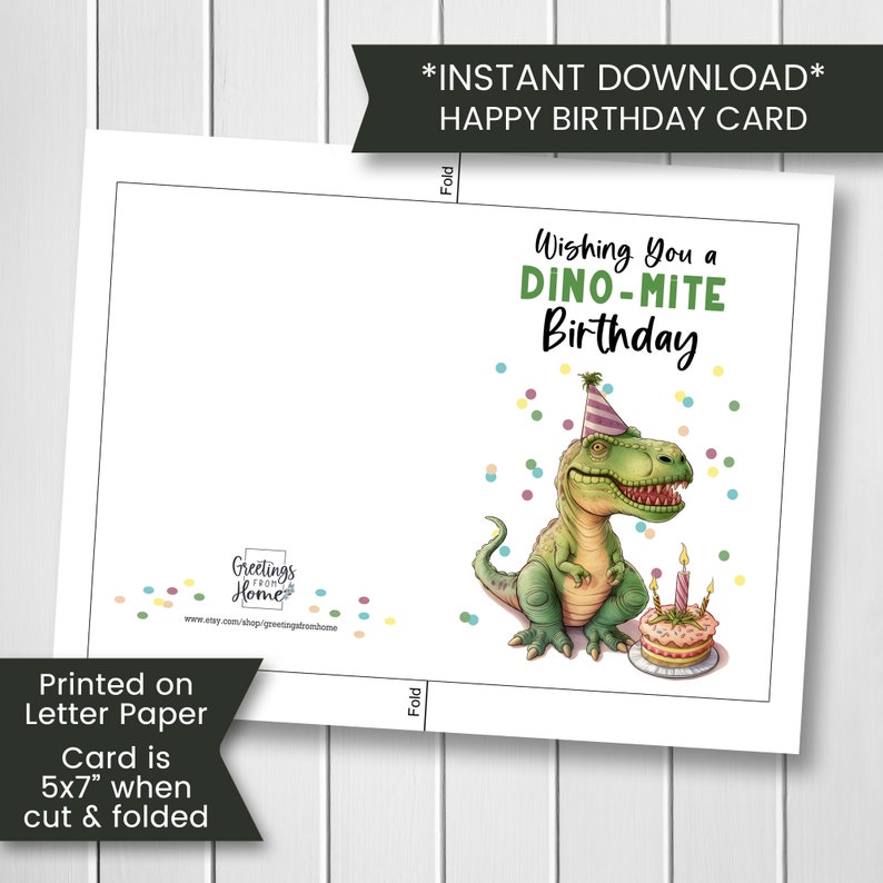 K&ouml;nnte beinhalten: Druckbare Dinosaurier-Geburtstagskarte mit einem gr&uuml;nen Dinosaurier, der einen Partyhut tr&auml;gt und einen Geburtstagskuchen mit Kerzen h&auml;lt. Die Karte lautet "Wishing You a Dino-Mite Birthday".