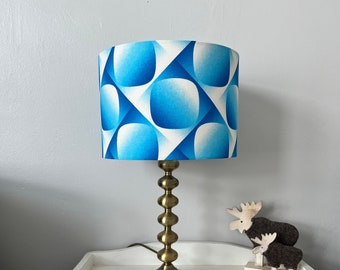 Abajur geométrico azul em tecido, estilo retrô, feito à mão.