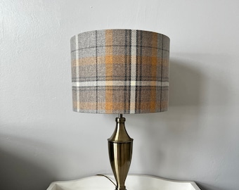 Gele en grijze tartan, geruite, geruite trommellampenkap. Namaakwollen stof handgemaakt. Diameter 20, 25, 30 of 40 cm