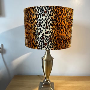 Paralume a tamburo con stampa ghepardo, fatto a mano. Tessuto in pelliccia morbida con stampa di animali selvatici.