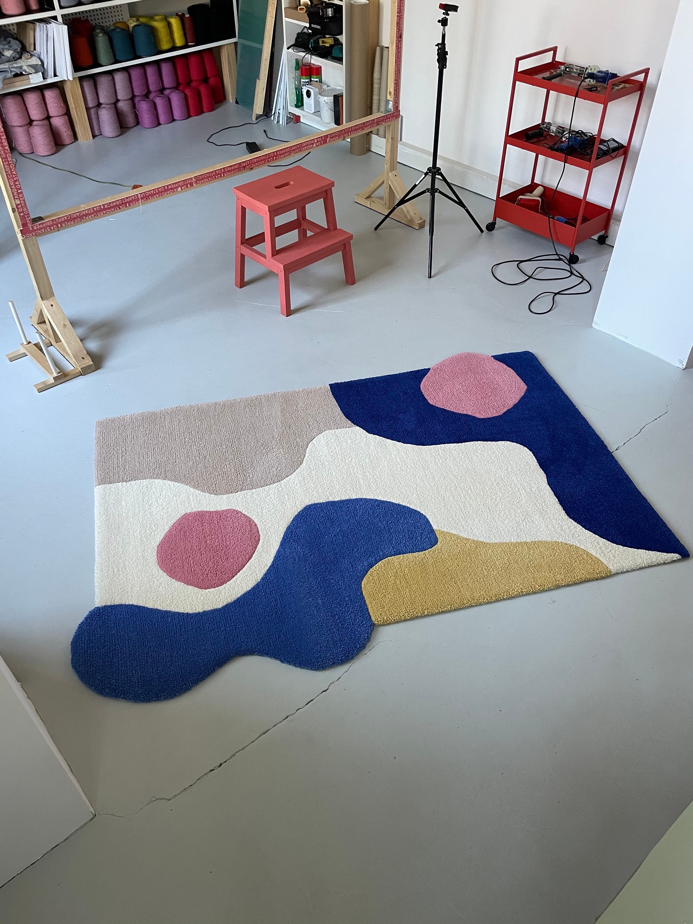 Handmade tufted carpet made from 100% New Zealand sheep's wool, new wool carpet
