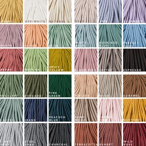 Puede incluir: Una carta de colores de 36 colores diferentes de cord&oacute;n de algod&oacute;n. Los colores est&aacute;n dispuestos en una cuadr&iacute;cula de seis filas y seis columnas. Los colores incluyen miel, blanco roto, natural, nude, iris, lavanda, malva, melocot&oacute;n, aloe, azul brumoso, azul huevo de pato, azul perfecto, peon&iacute;a, matcha, amarillo picante, rosa rubor, caf&eacute;, espresso, eucalipto, aguacate, verde pino, galleta, beige, caramelo, laurel, vaqueros, azul pavo real, beige arena, rosa pastel, mostaza, gris claro, gris acero, carb&oacute;n vegetal, terracota, puesta de sol y rosa salvaje.