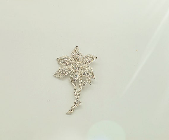 Beautiful Sparkly Crystal Silver Flower Stem Broo… - image 1