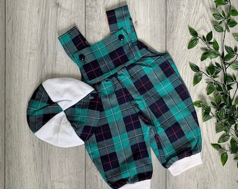 Skotsk tartan babysparkdräkt, blå, grön, röd och svart tartansparkdräkt, tartan babykläder, tartan babypresent, nyföddpresent
