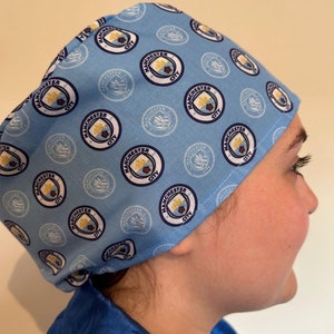 マンチェスター・シティ フットボールプリント スクラブハット：ユニセックス ポリコットン タイバック