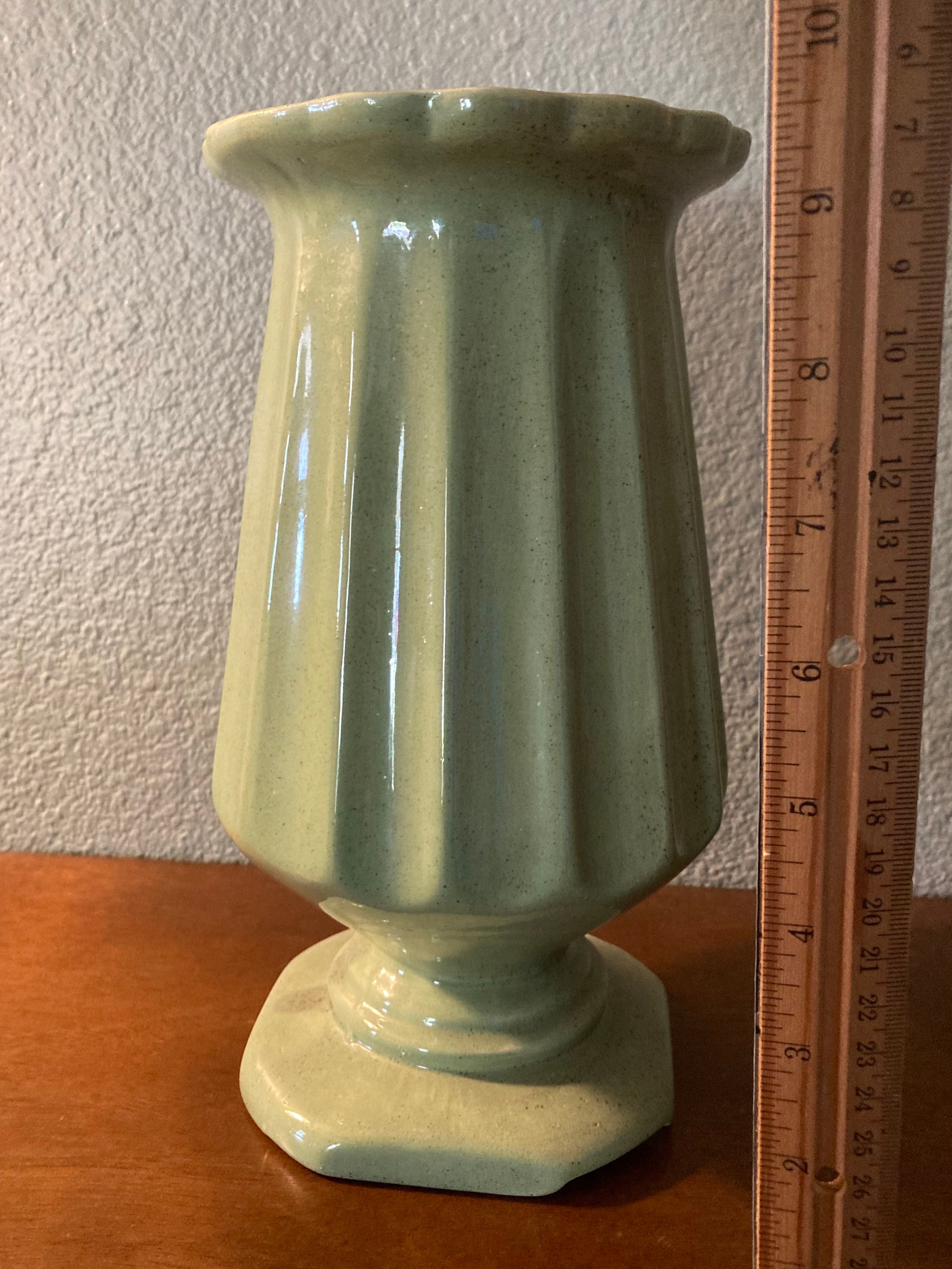 Tall Beautiful Vintage Green Vase 1950s 10 Tall Speckles Etsy