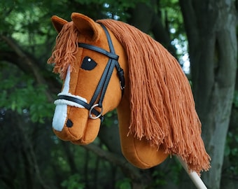 Hobby horse red, chestnut with black bridle