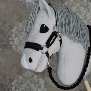hobby horse light gray with halter + lead - horse on a stick