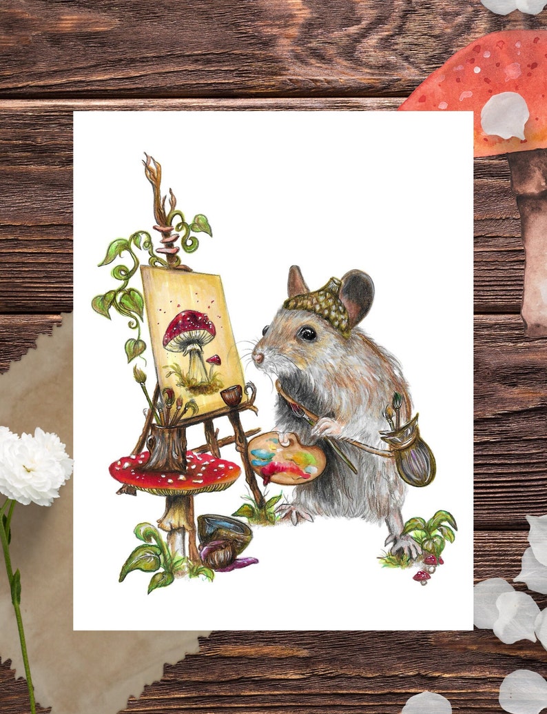 K&ouml;nnte beinhalten: Eine kleine Maus mit einem braunen Hut und einem Pinsel in der Hand steht vor einem Staffelei. Die Staffelei steht auf einem roten und wei&szlig;en Pilz. Die Maus malt einen roten und wei&szlig;en Pilz auf die Leinwand.