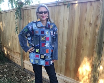Giacca patchwork unisex in denim riciclato, pezzo unico / Realizzata a mano con una trapunta vintage degli anni '70