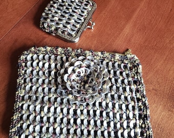 Set pochette con linguetta pop e portamonete all'uncinetto