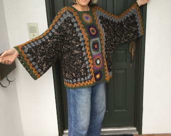 Maglione oversize quadrato della nonna fatto a mano: pullover reversibile all'uncinetto