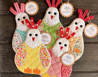 Quilted Chicken Potholder Gift: Farmhouse Kitchen Decor, Personalized