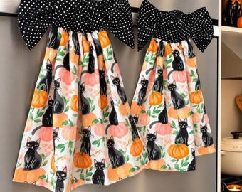 Black Cat & Pumpkin Kitchen Towel with Tie-On Bow | Hanging Oven Door Towel | Whimsical Halloween Decor | Cat Lover Gift | Handmade