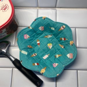Floral Bowl Cozy: Quilted Microwave-Safe Hot or Cold Cozy