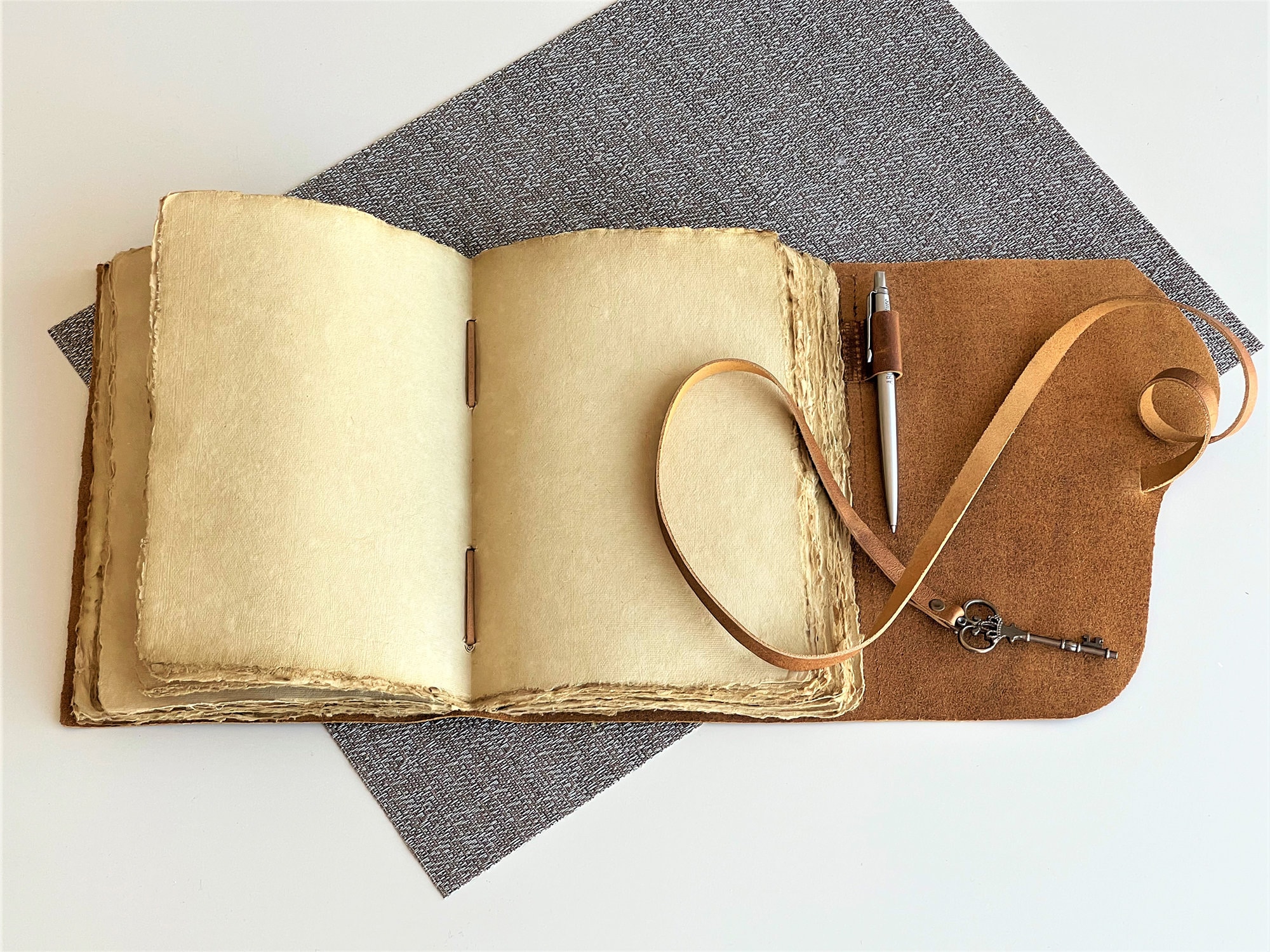 Leather Journal with lined Deckle Edge Paper 9x6 inch and Vintage Key/  Handmade Writing Notebook Diary/ Bound Daily Notepad for Men & Women  Medium