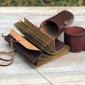 Journal vintage fait main en cuir avec rouleau - Carnet de notes de voyage 7 x 5 - Cadeau parfait pour les écrivains ou les poètes - Bloc-notes quotidien relié en cuir