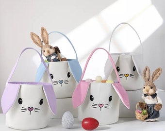 Canasta de Pascua personalizada con orejas de conejo de peluche y lazo