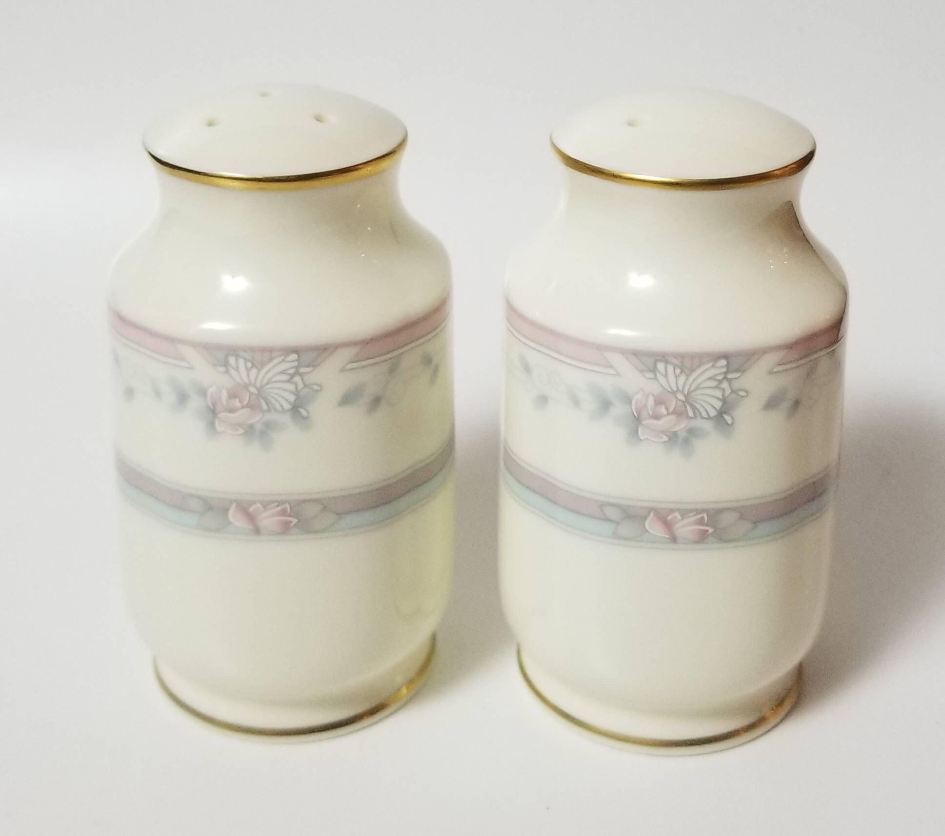 Vintage beautiful Noritake salt and pepper shakers Etsy