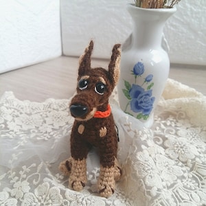 Portachiavi con cagnolino, regalo per lui, per lei, per bambini, lavorato a maglia all'uncinetto, cane Doberman, adorabile cucciolo di animale domestico.