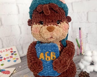 Crochet Soft Otter Toy with Hat & Backpack – Plush Yarn Amigurumi, Gift for Kids and Collectors