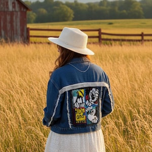 Jeansjacke Boho Unikat – handgemacht mit Spitze – Festival Look Mickey Größe S