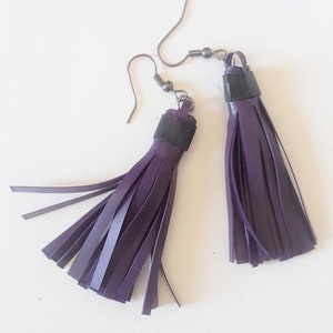 Mini tassel earrings in natural latex / rubber - 5cm