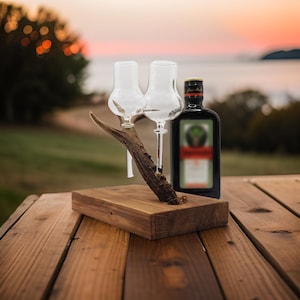 Minibar Jägermeister wykonany z poroża jelenia