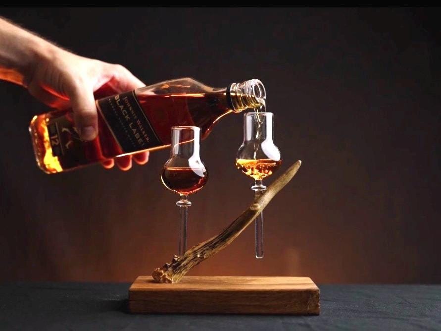 Western Whisky-Dekanter Mit Jagd-Motiv – 750 Ml Karaffe Mit Mann & Hund – Rustikales Geschenk Für Männer