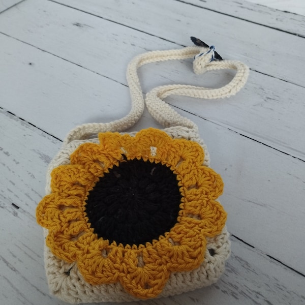 Kleine Tasche mit Sonnenblumenmotiv