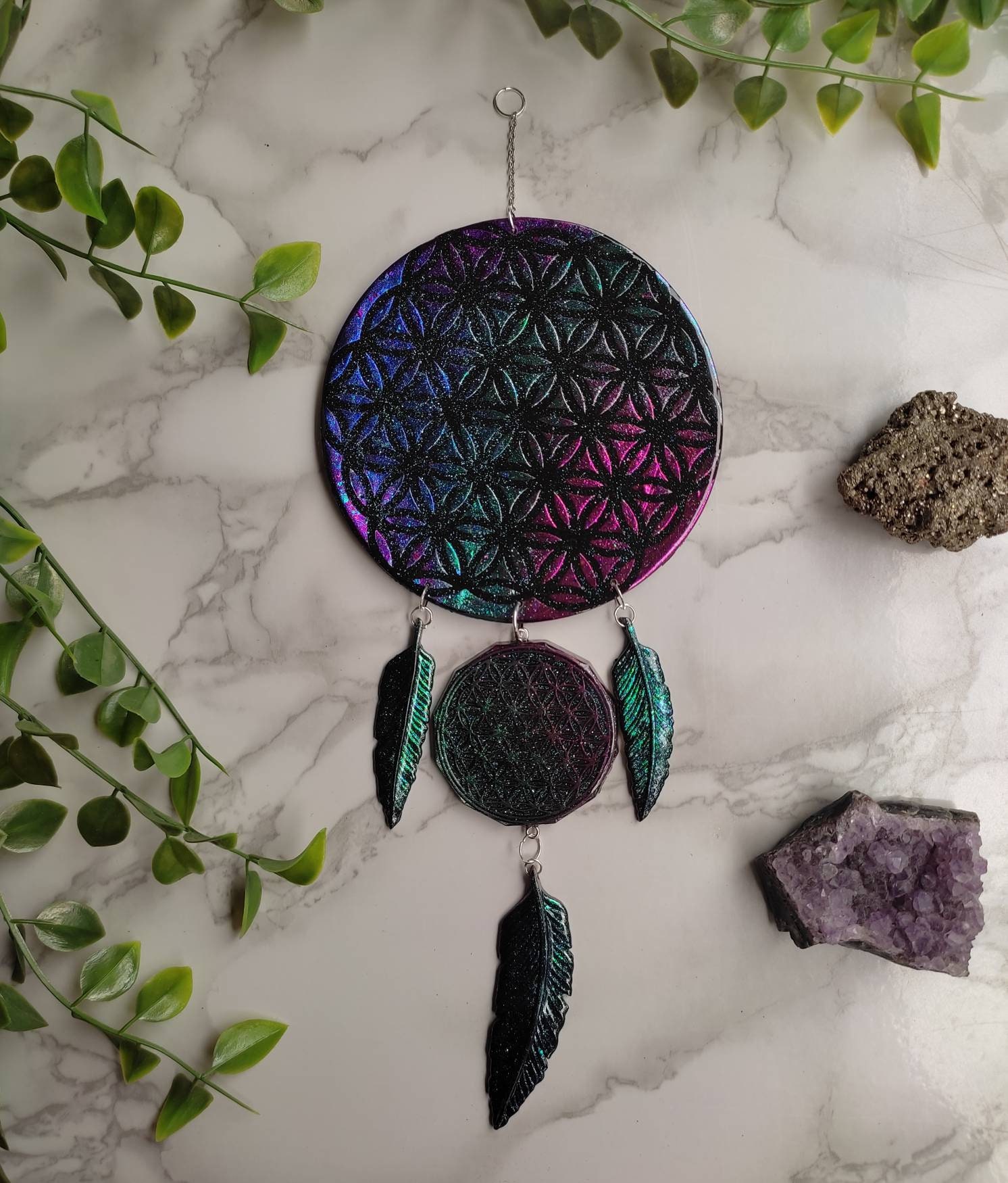 Suspension Murale Fleur de Vie Noir Holographique et Plumes