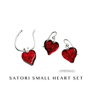 Conjunto de collar y pendientes con corazón rojo pequeño de cristal de fuego Satori