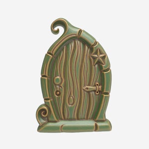 Peut inclure: Une porte de fée verte fantaisiste avec des accents dorés et un effet bois. La porte comprend une étoile, un bouton de porte et une poignée décorative. La porte arquée est conçue avec une base incurvée, idéale pour un jardin de fées.