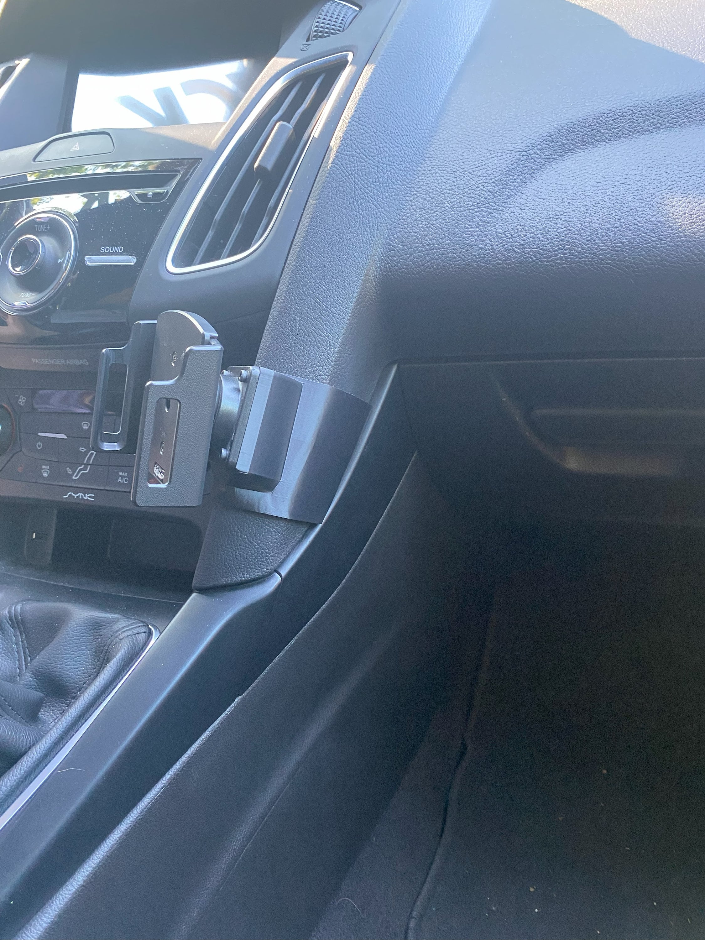 Dashboard Mount Cell Phone Holder For Ford Focus 2011-2017 – Secure & Stable