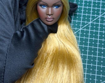 PaperArk - Domi - OOAK Custom Art Doll repeint nadja et tête de poupée, jouets Fashion Royalty Integrity. (seulement une tête)